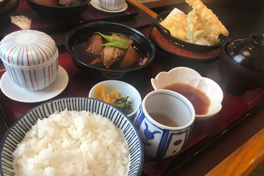 ぶり大根と天ぷらの定食 1680円(税込)姪の浜 いしくら